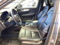 Volvo XC40 2022 5p Momentum T4 L4/2.0/T Aut 2022 Volvo XC40 Ingreso Interiores 1