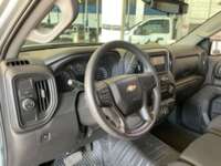 Chevrolet Silverado 2024 2p Cabina Regular 4x2 V8/5.3 Aut IMG_2356