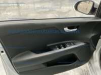 Kia Rio 2021 5p HB LX L4/1.6 Man     IMG_0889