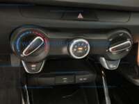 Kia Rio 2021 5p HB LX L4/1.6 Man     IMG_0899