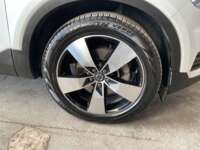 Volvo XC40 2022 5p Momentum T4 L4/2.0/T Aut 2022 Volvo XC40 Venta Llantas 10
