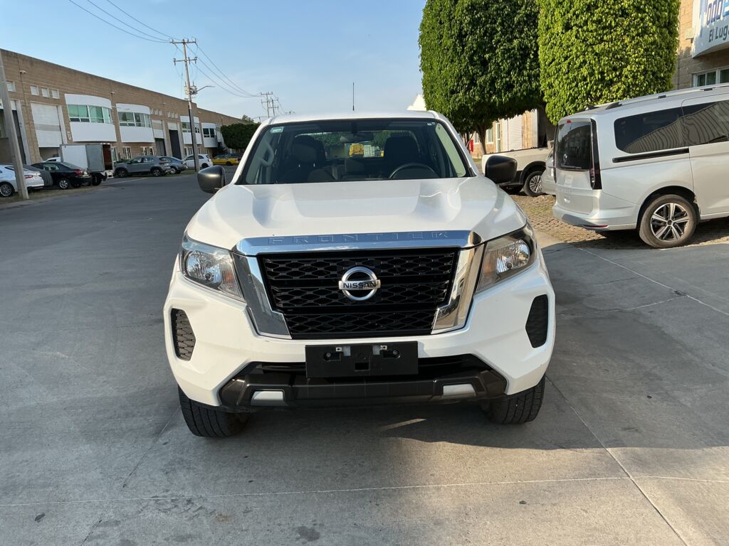 Nissan NP300 Frontier 2022 4p XE L4/2.5 Man 2022 Nissan NP300 Frontier Venta Exteriores 2