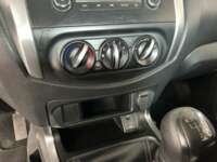 Nissan NP300 Frontier 2022 4p XE L4/2.5 Man 2022 Nissan NP300 Frontier Venta Interiores 5