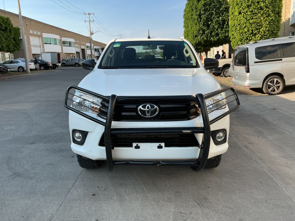 Toyota Hilux 2022 4p Doble Cabina Diesel L4/2.8/T Man 4X4 2022 Toyota Hilux Venta Exteriores 2
