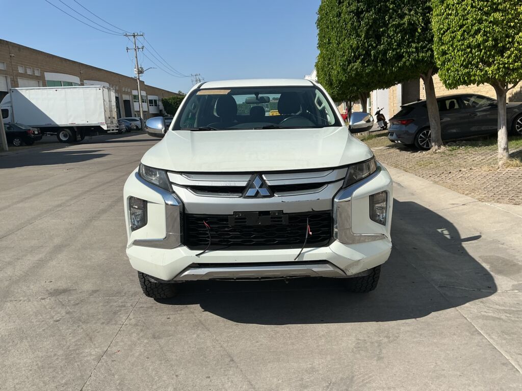 Mitsubishi L200 2022 4p GLX Doble Cabina L4/2.4/T Diesel Man 4X4 2022 Mitsubishi L200 Venta Exteriores 2