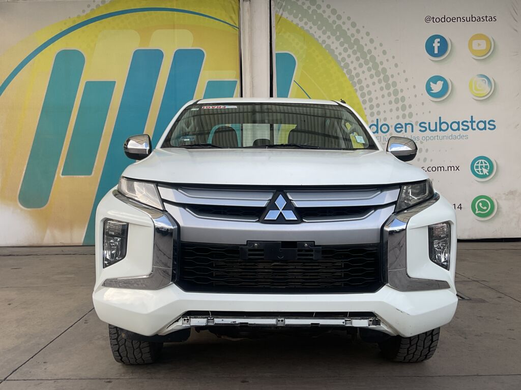 Mitsubishi L200 2022 4p GLX Doble Cabina L4/2.4 Man 2022 Mitsubishi L200 Venta Exteriores 2
