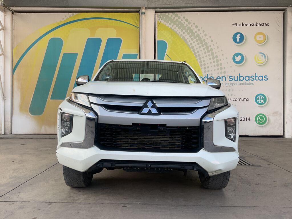 Mitsubishi L200 2022 4p GLX Doble L4/2.5/T Diesel Man 4x4 2022 Mitsubishi L200 Venta Exteriores 2