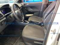 Volkswagen T-Cross 2022 5p Trendline L4/1.6 Tiptronic 2022 Volkswagen T-Cross Ingreso Interiores 1