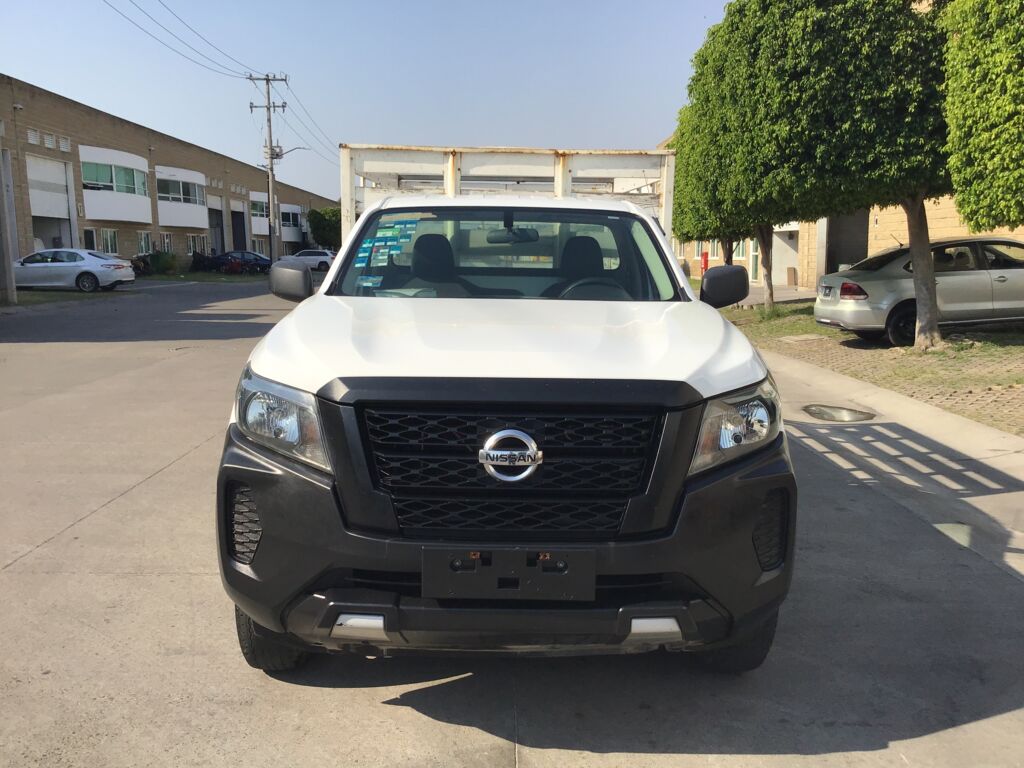 Nissan NP300 Estacas 2021 2p L4/2.5 Man A/A Línea Nueva 2021 Nissan NP300 Estacas Venta Exteriores 2