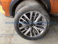 Nissan Kicks 2021 5p Platino Bitono L4/1.6 CVT 2021 Nissan Kicks Ingreso Llantas 12