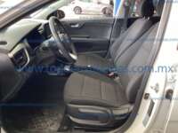 Kia Rio 2023 5p LX L4/1.6 Aut 2023 Kia Rio Ingreso Interiores 1