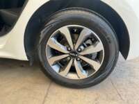 Kia Rio 2023 5p LX L4/1.6 Aut 2023 Kia Rio Venta Llantas 4