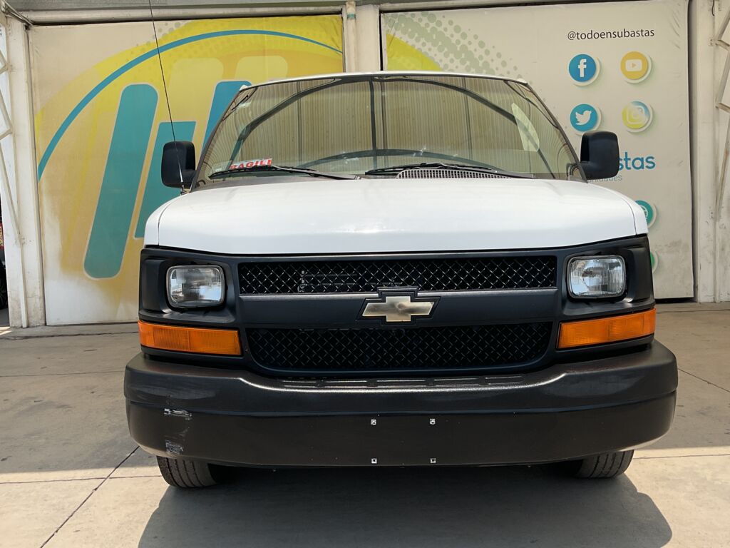 Chevrolet Express Cargo Van 2015 5p, 15 Pasageros; C, V8, 6,0L, AUT 2015 Chevrolet Express Cargo Van Venta Exteriores 2