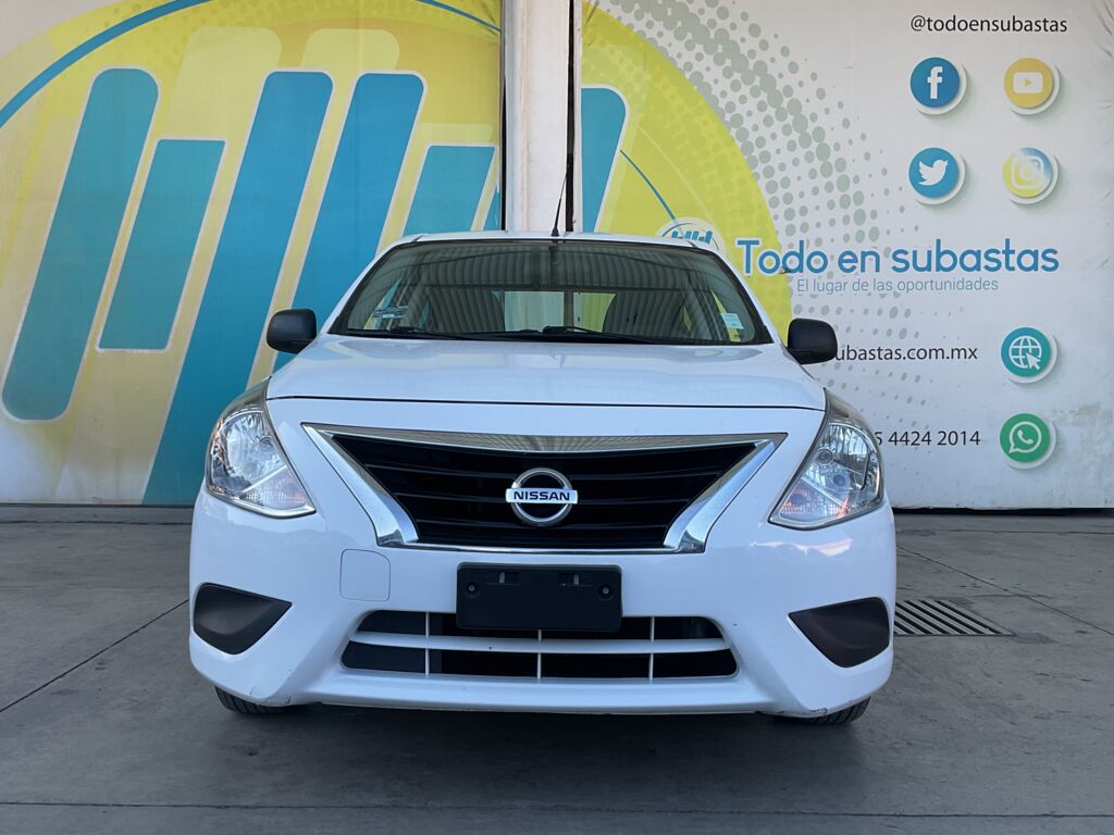 Nissan V-Drive 2022 4p L4/1.6 Man 2022 Nissan V-Drive Venta Exteriores 2