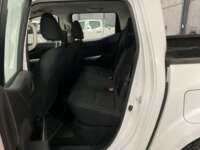 Nissan NP300 Frontier 2022 4p SE L4/2.5 Man 2022 Nissan NP300 Frontier Venta Interiores 17