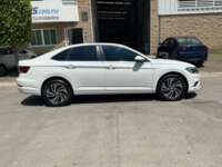 Volkswagen Jetta 2019 4p Highline L4/1.4/T Aut 2019 Volkswagen Jetta Venta Exteriores 4