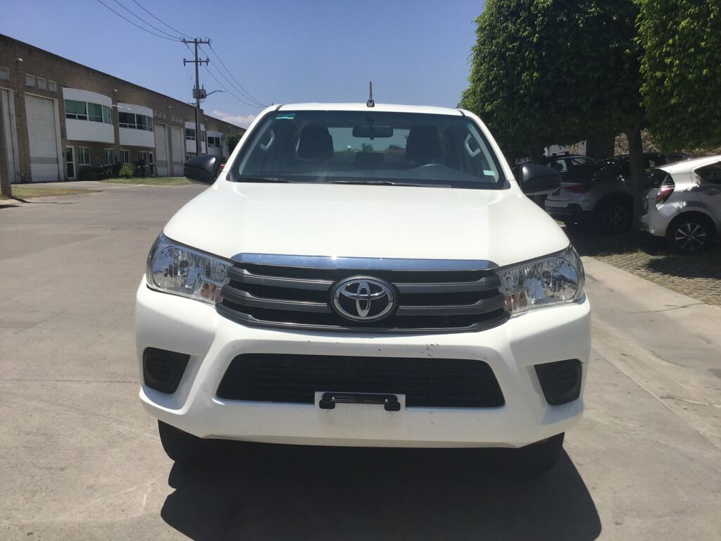 Toyota Hilux 2021 4p Doble Cabina Base L4/2.7 Man 2021 Toyota Hilux Venta Exteriores 2