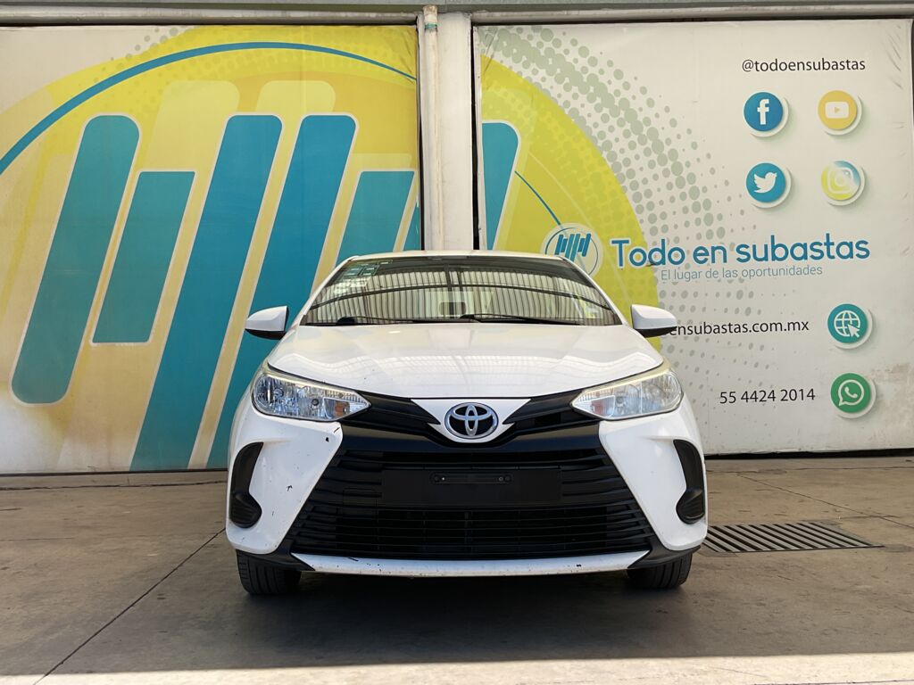 Toyota Yaris 2021 4p Sedán Core L4/1.5 CVT  2021 Toyota Yaris Venta Exteriores 2