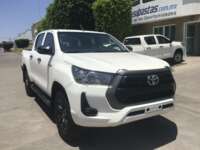 Toyota Hilux 2023 4p Doble Cabina SR L4/2.7 Man 2023 Toyota Hilux Venta Exteriores 3