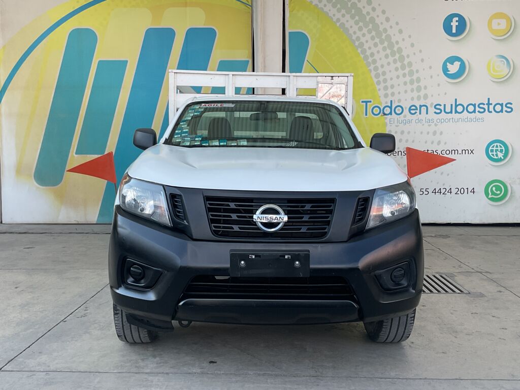 Nissan NP300 Estacas 2020 2p L4/2.5 Man Paq. Seg. 2020 Nissan NP300 Estacas Venta Exteriores 2