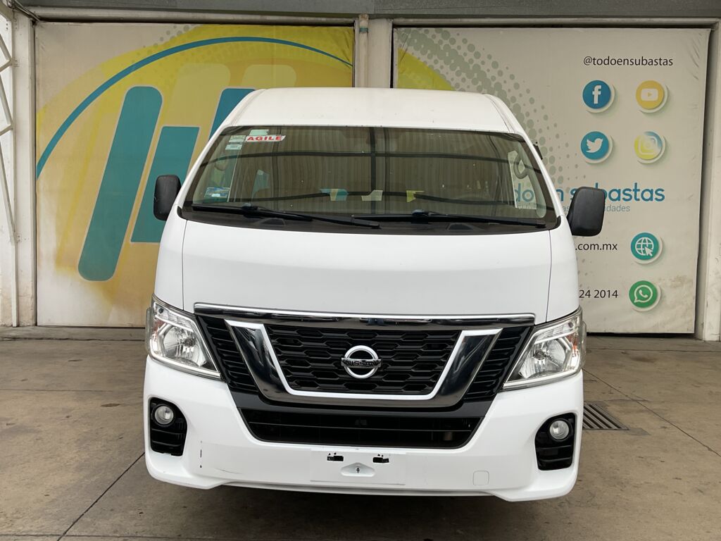 Nissan Urvan 2020 4p L4/2.5 Man 15/Pas Paq. Seg.  2020 Nissan Urvan Venta Exteriores 2