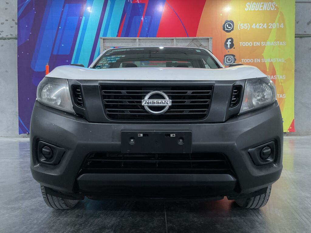 Nissan NP300 Estacas 2020 2p L4/2.5 Man Paq. Seg. 2020 Nissan NP300 Estacas Venta Exteriores 2