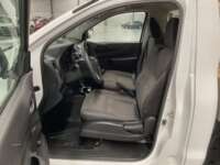Nissan NP300 Estacas 2020 2p L4/2.5 Man Paq. Seg. 2020 Nissan NP300 Estacas Venta Interiores 12