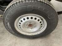 Nissan NP300 Estacas 2020 2p L4/2.5 Man Paq. Seg. 2020 Nissan NP300 Estacas Venta Llantas 4
