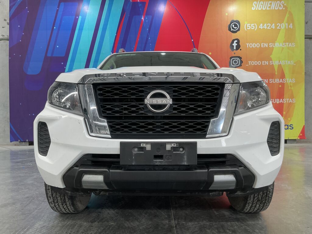 Nissan NP300 Frontier 2023 4p LE L4/2.5 Aut 2023 Nissan NP300 Frontier Venta Exteriores 2