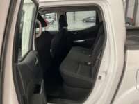 Nissan NP300 Frontier 2023 4p LE L4/2.5 Aut 2023 Nissan NP300 Frontier Venta Interiores 18