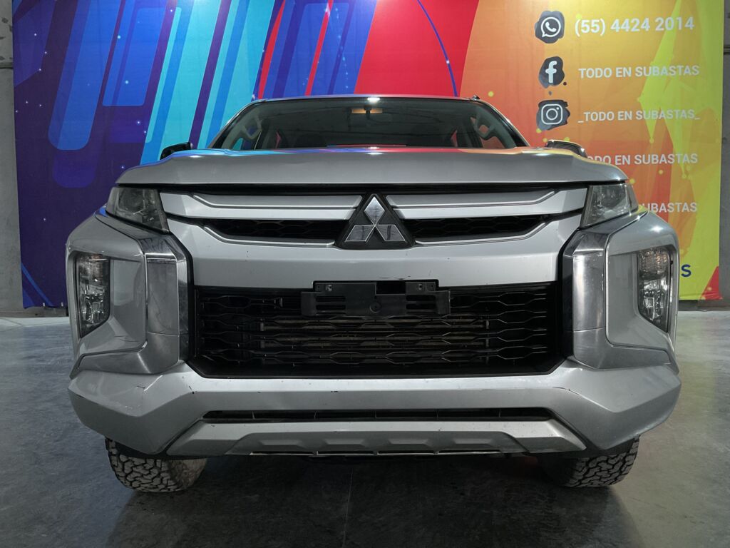 Mitsubishi L200 2021 4p Doble Cabina L4/2.4 Man 2WD    2021 Mitsubishi L200 Venta Exteriores 2