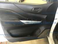 Nissan NP300 Doble Cabina 2020 4p SE L4/2.5 Man A/C Paq Seg 2020 Nissan NP300 Doble Cabina Ingreso Interiores 10