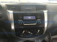Nissan NP300 Doble Cabina 2020 4p SE L4/2.5 Man A/A Paq. Seg. 2020 Nissan NP300 Doble Cabina Ingreso Interiores 6