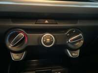 Kia Rio 2023 5p LX L4/1.6 Aut 2023 Kia Rio Venta Interiores 9