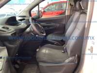 Peugeot Partner 2021 5p L4/1.6/T Diesel Man 2021 Peugeot Partner Ingreso Interiores 1