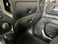 Chevrolet Silverado 2023 4p Doble Cabina Custom V8/5.3 Aut 4X4 IMG_2398
