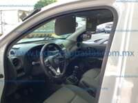 Nissan NP300 Estacas 2021 2p L4/2.5 Man A/A Línea Nueva 2021 Nissan NP300 Estacas Ingreso Interiores 17