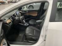 Chevrolet Onix 2023 4p LS L3/1.0/T Aut Línea Nueva 2023 Chevrolet Onix Venta Interiores 16