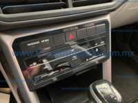 Volkswagen T-Cross 2022 5p Highline L4/1.6 Tiptronic 2022 Volkswagen T-Cross Ingreso Interiores 12