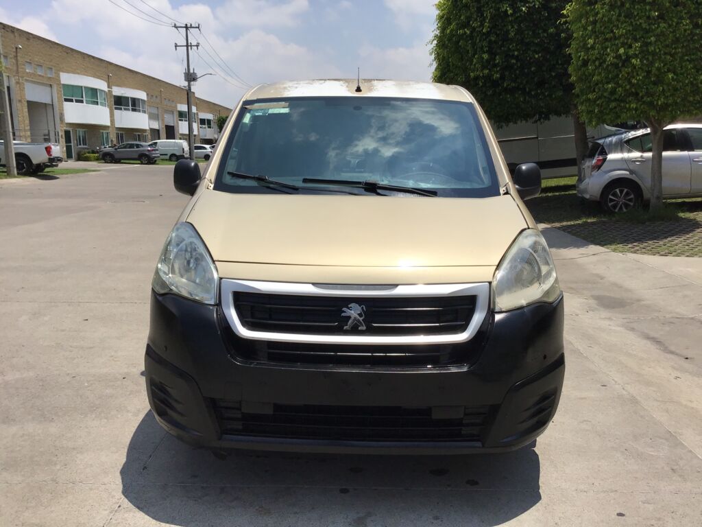 Peugeot Partner Maxi 2019 5p L4/1.6/T Diesel Man 2019 Peugeot Partner Maxi Venta Exteriores 2