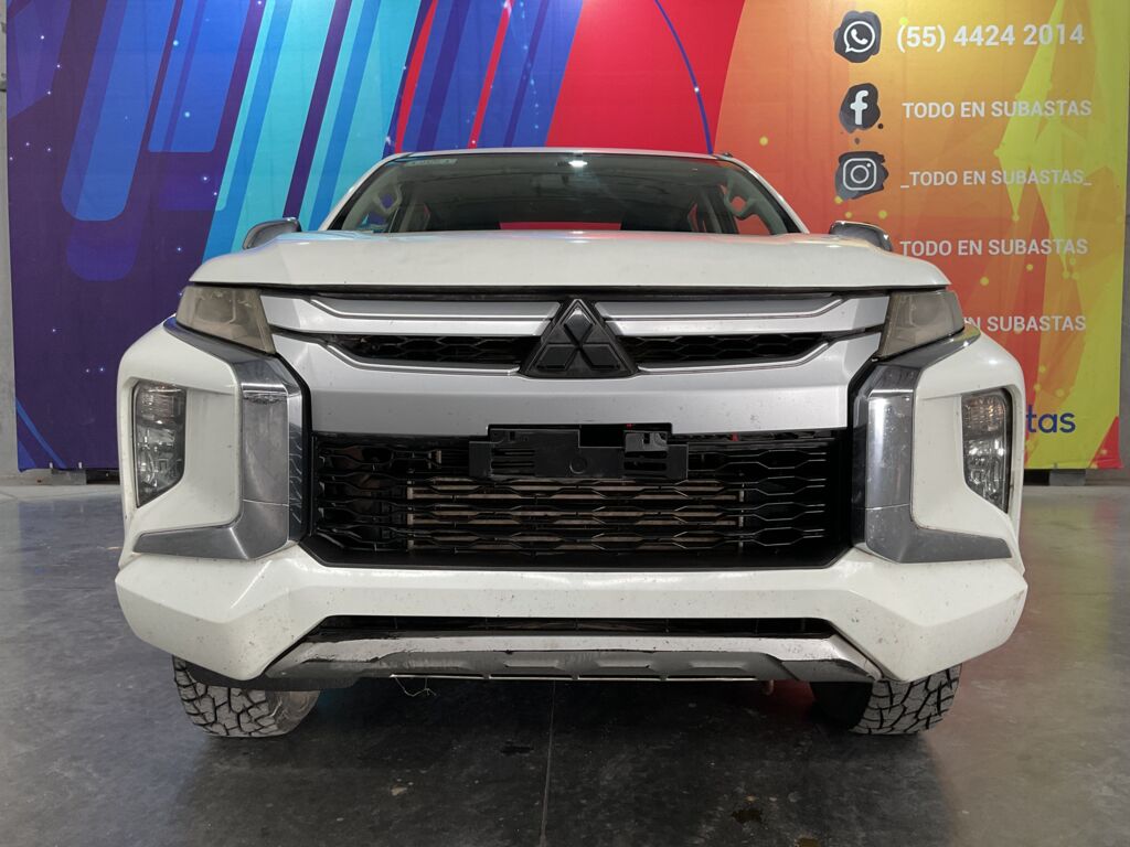 Mitsubishi L200 2021 4p Doble L4/2.5/T Diesel Man 4x4 2021 Mitsubishi L200 Venta Exteriores 2