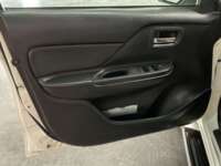 Mitsubishi L200 2021 4p Doble L4/2.5/T Diesel Man 4x4 2021 Mitsubishi L200 Venta Interiores 11