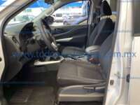 Nissan NP300 Frontier 2022 4p XE L4/2.5 Man 2022 Nissan NP300 Frontier Ingreso Interiores 1