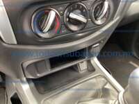 Nissan NP300 Frontier 2022 4p XE L4/2.5 Man 2022 Nissan NP300 Frontier Ingreso Interiores 11