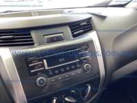 Nissan NP300 Frontier 2022 4p XE L4/2.5 Man 2022 Nissan NP300 Frontier Ingreso Interiores 9