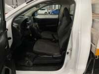 Nissan NP300 Estacas 2020 2p L4/2.5 Man 2020 Nissan NP300 Estacas Venta Interiores 13
