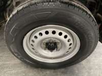 Nissan NP300 Estacas 2020 2p L4/2.5 Man 2020 Nissan NP300 Estacas Venta Llantas 1