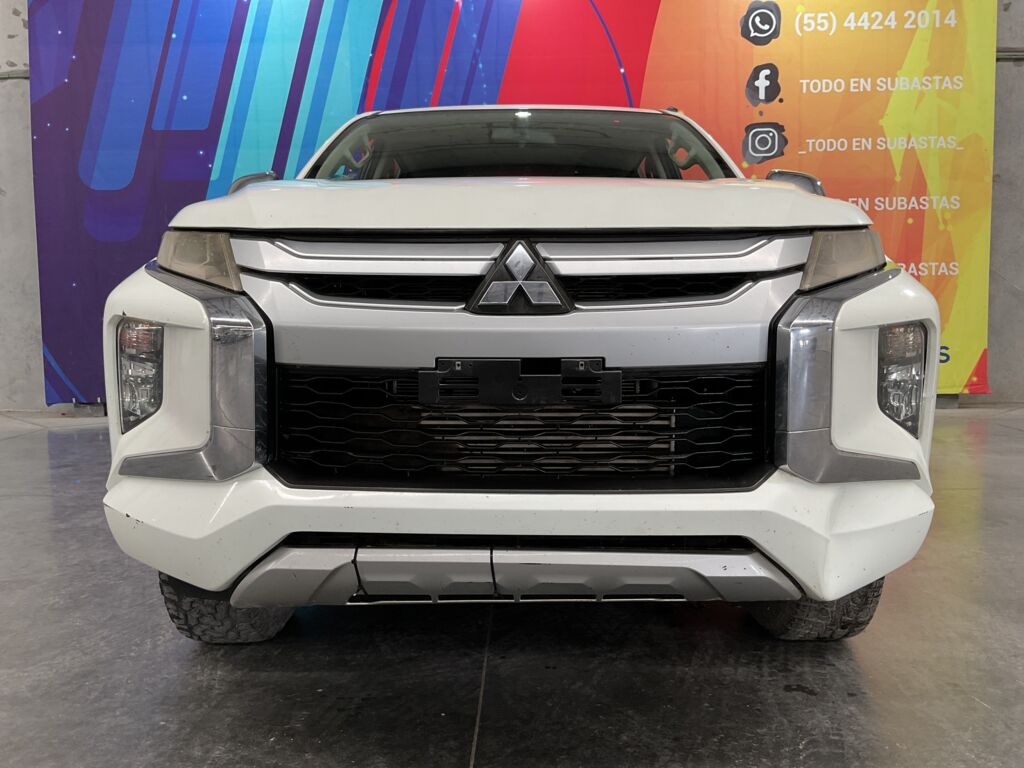 Mitsubishi L200 2021 4p Doble L4/2.5/T Diesel Man 4x4 2021 Mitsubishi L200 Venta Exteriores 2