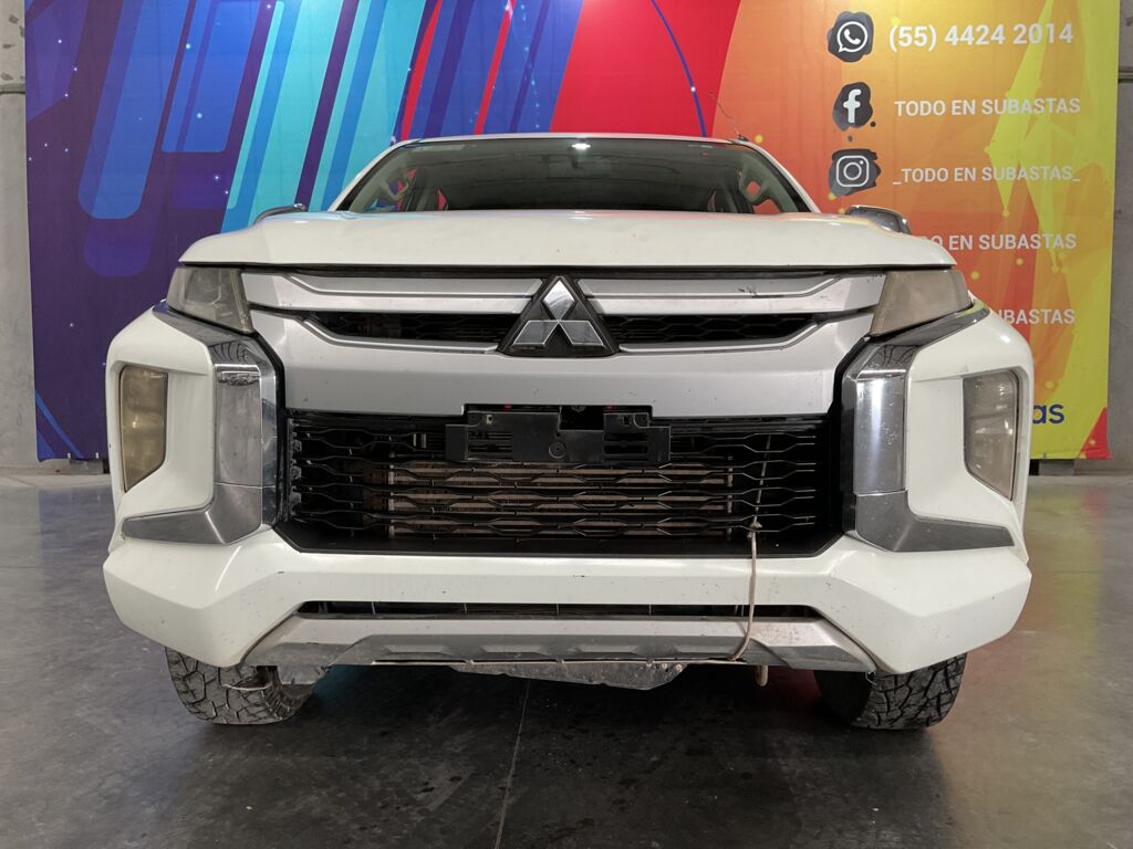 Mitsubishi L200 2021 4p Doble L4/2.5/T Diesel Man 4x4 2021 Mitsubishi L200 Venta Exteriores 2