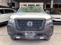 Nissan NP300 Estacas 2021 2p L4/2.5 Man A/A Línea Nueva 2021 Nissan NP300 Estacas Ingreso Exteriores 1